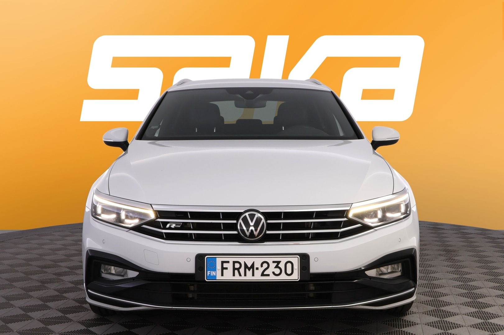 VOLKSWAGEN Passat 2024