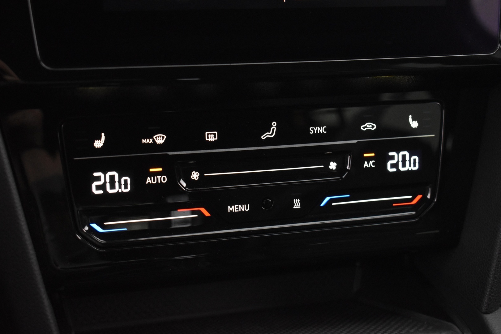 VOLKSWAGEN Passat 2024