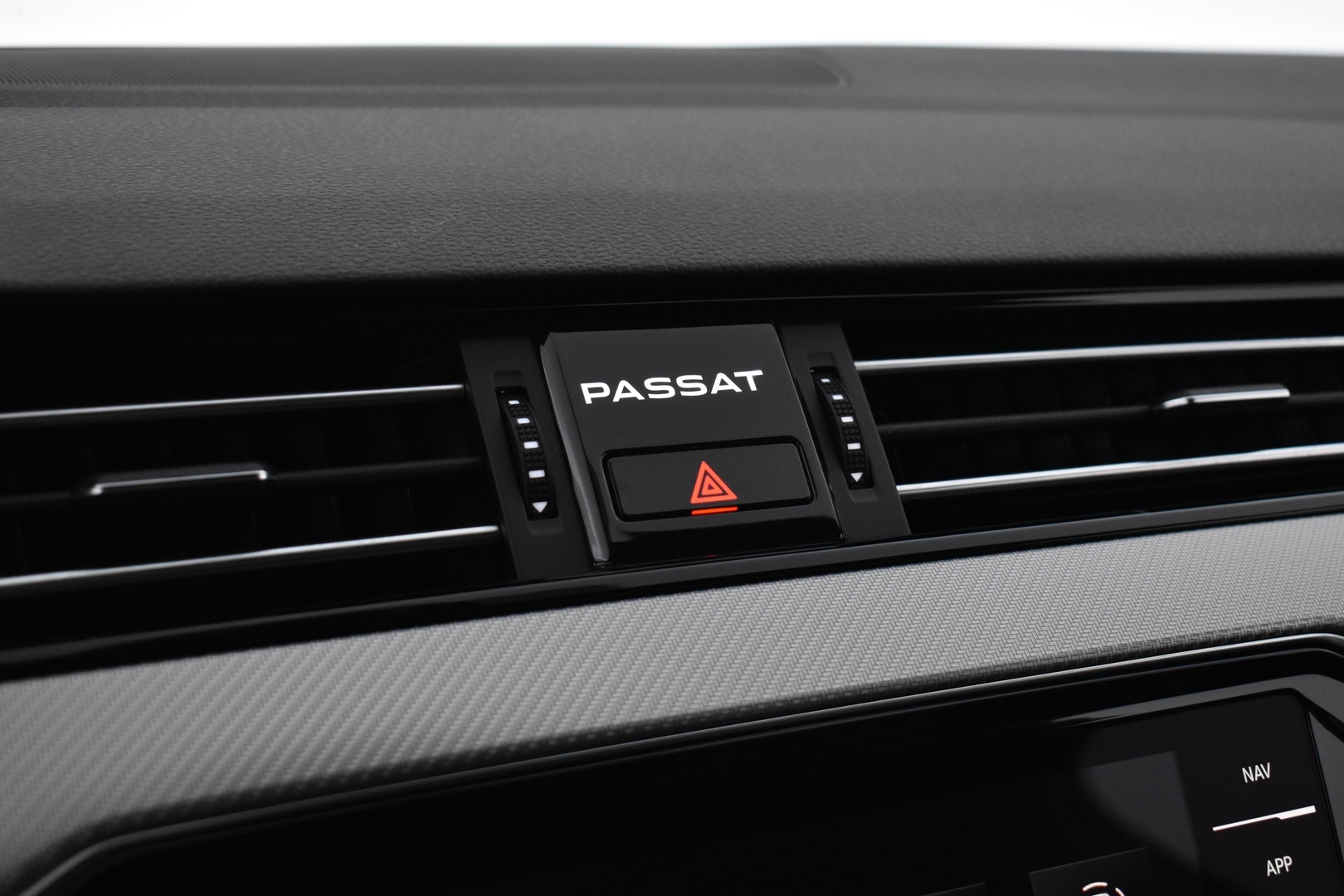 VOLKSWAGEN Passat 2024