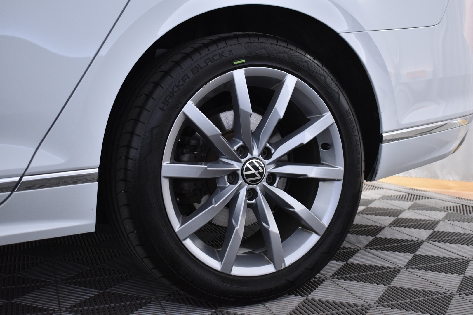 VOLKSWAGEN Passat 2024