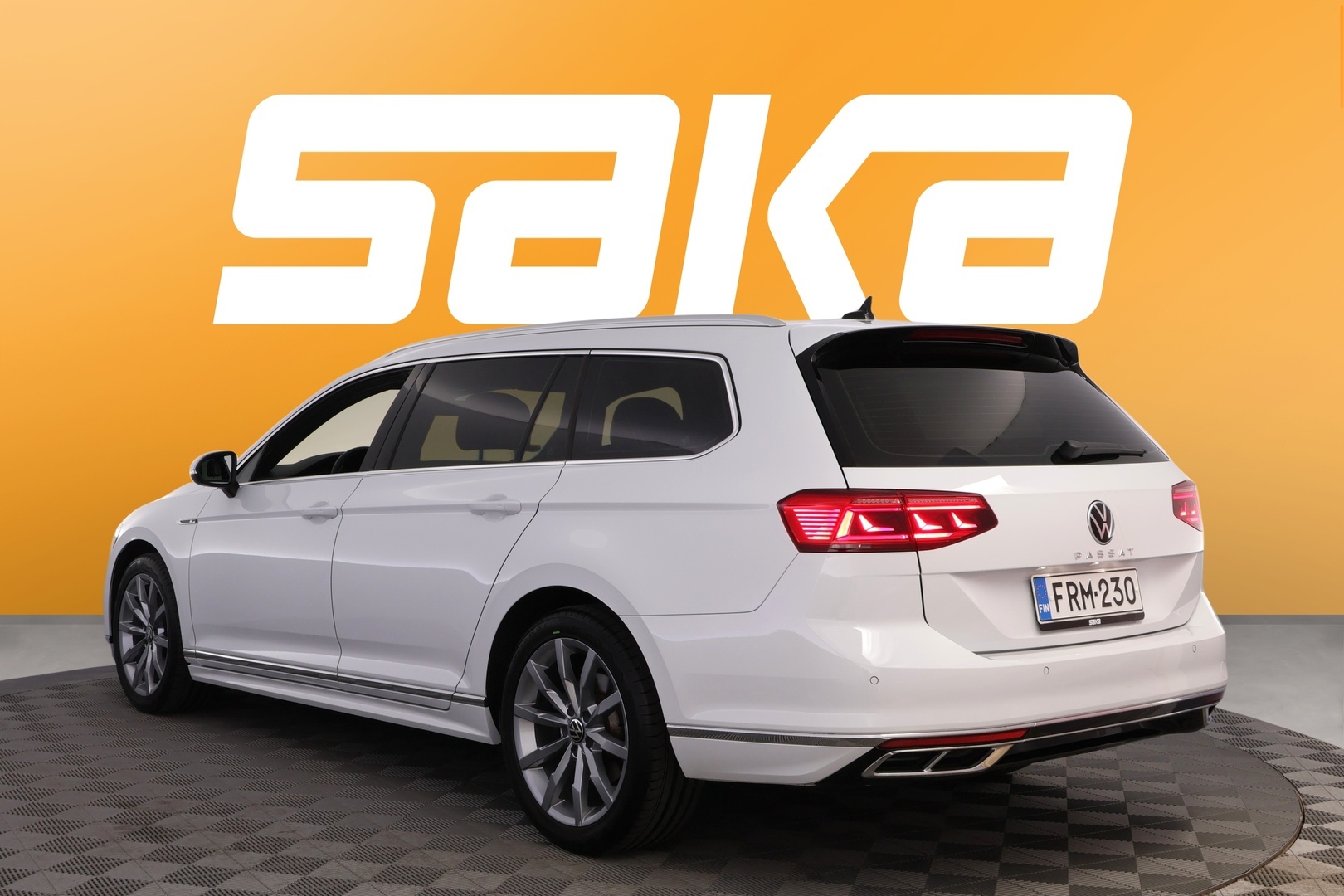 VOLKSWAGEN Passat 2024