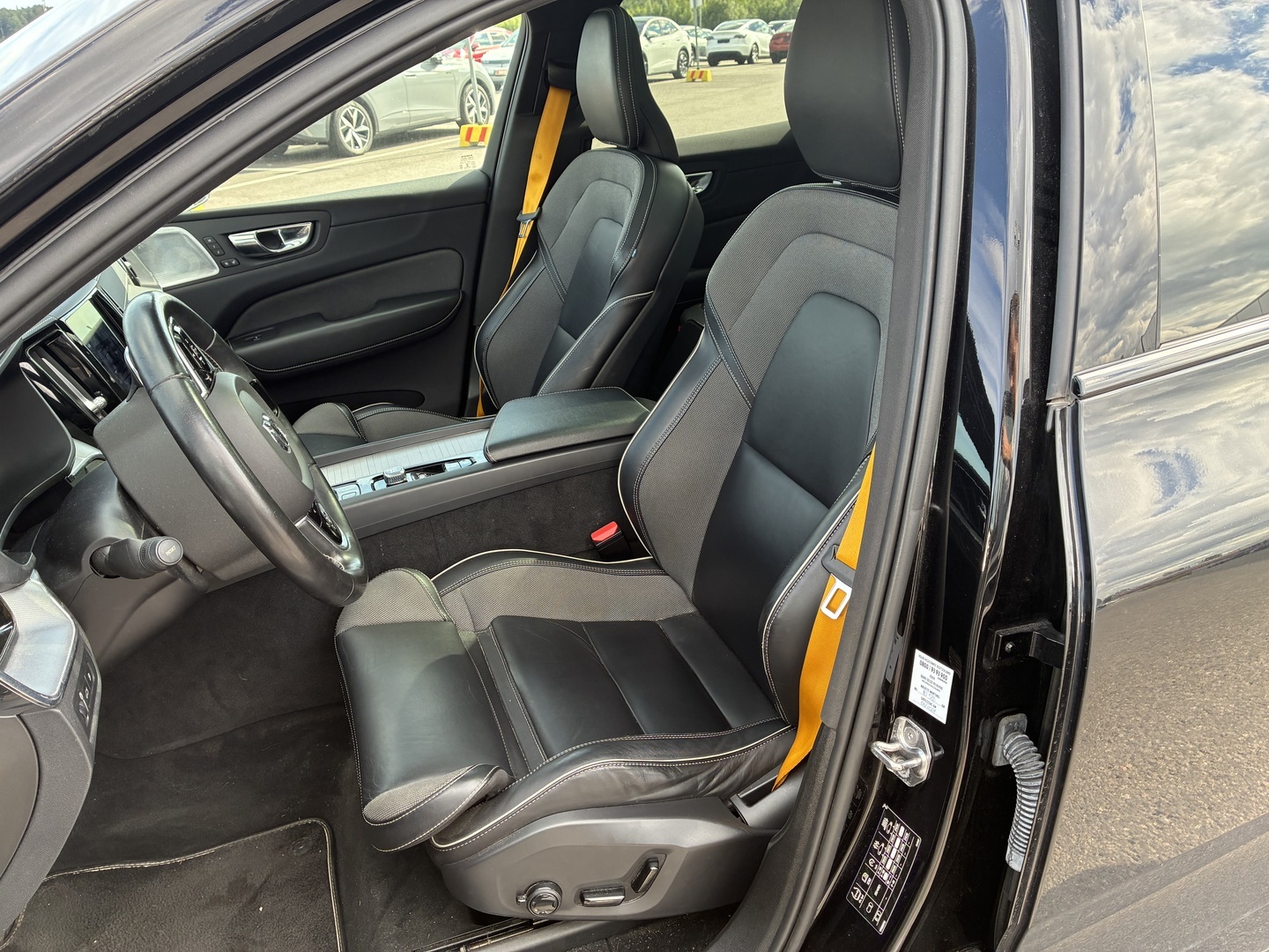 VOLVO XC60 2021