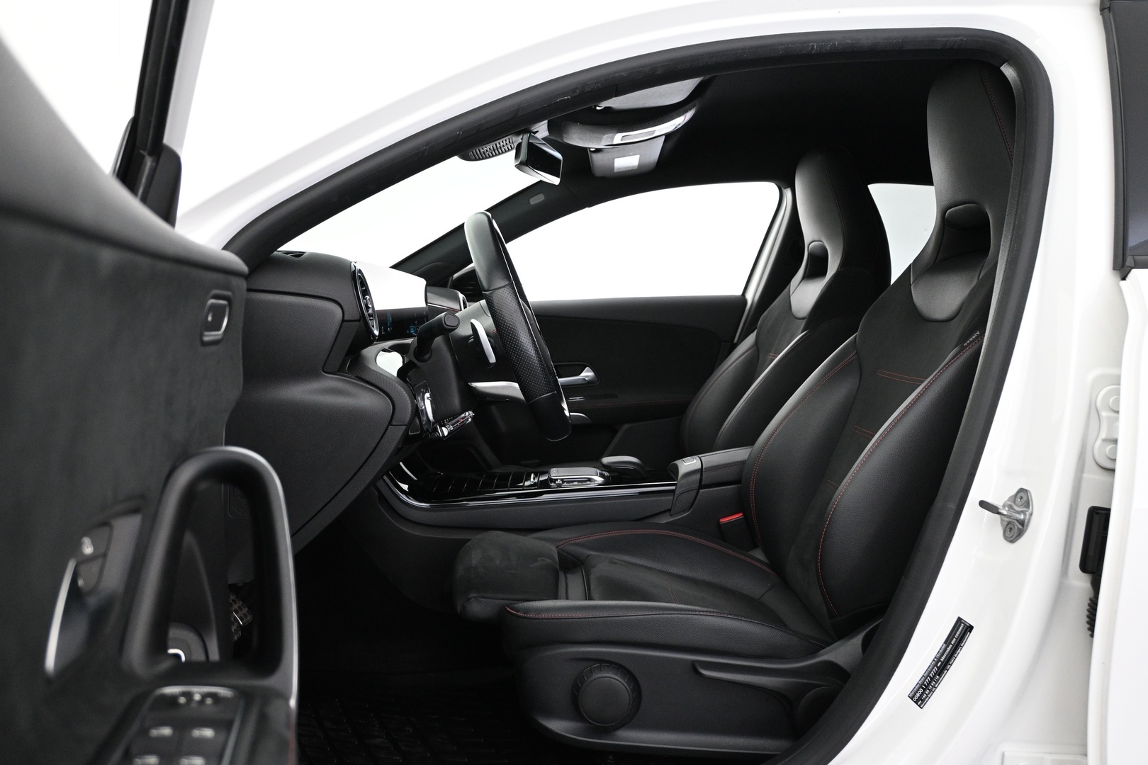 MERCEDES-BENZ A 2021