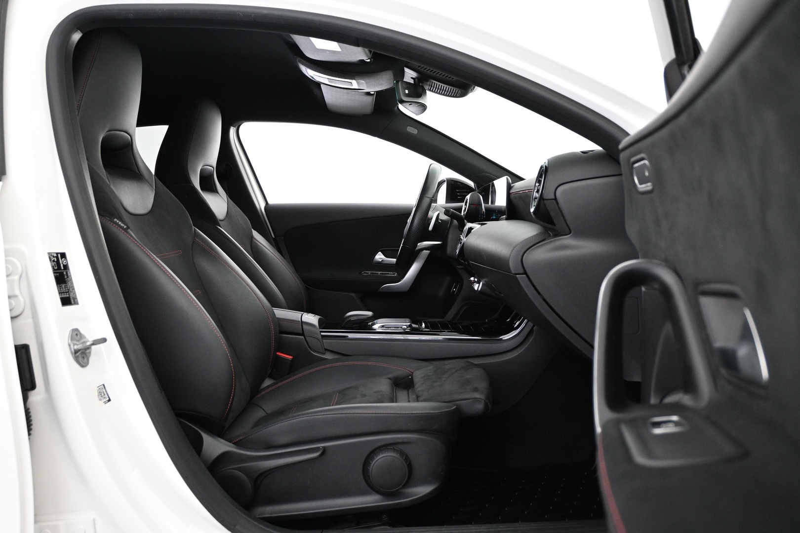 MERCEDES-BENZ A 2021