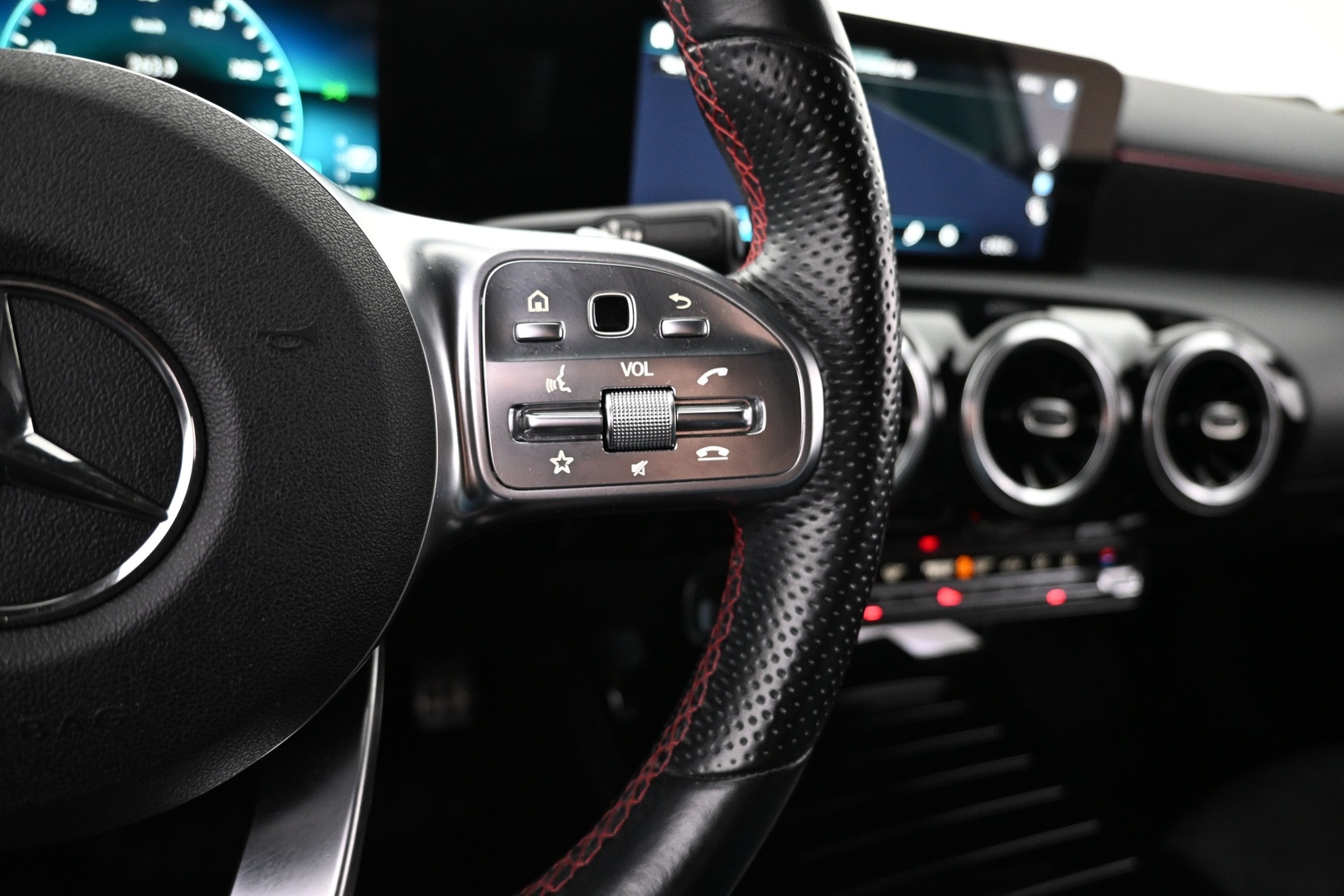 MERCEDES-BENZ A 2021