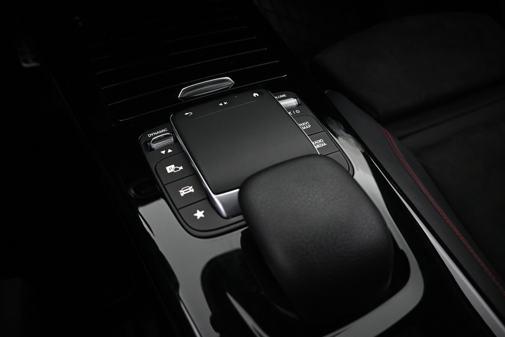 MERCEDES-BENZ A 2021