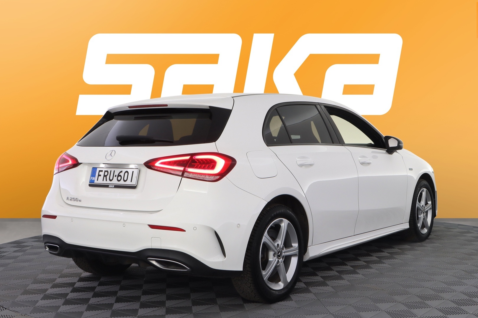 MERCEDES-BENZ A 2021