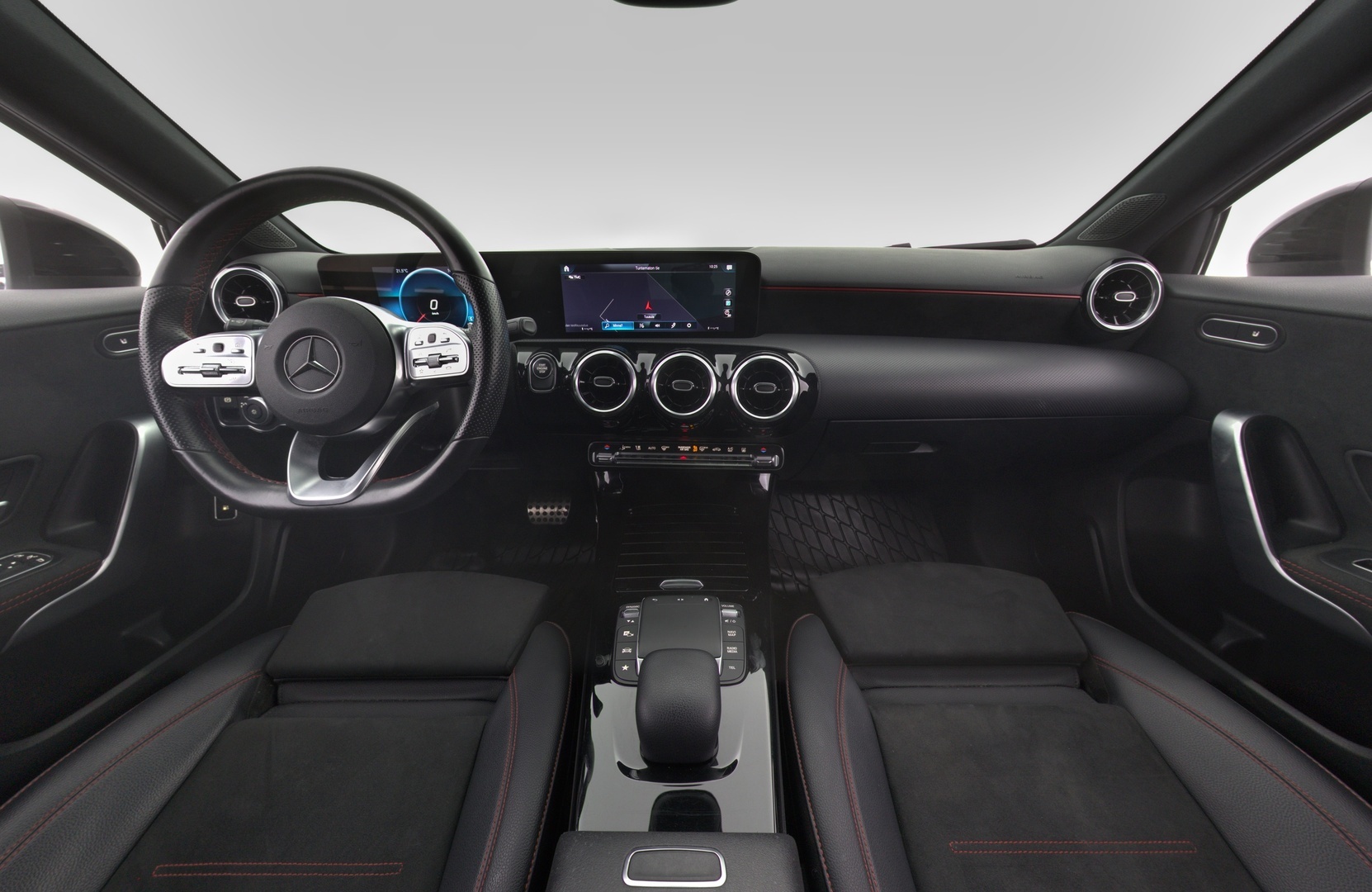 MERCEDES-BENZ A 2021