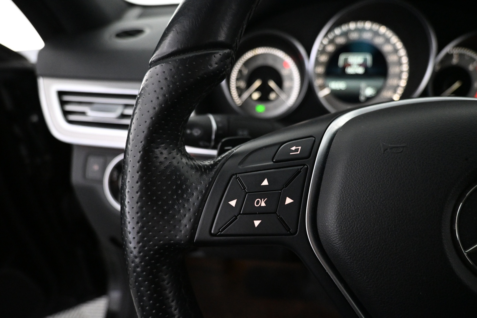 MERCEDES-BENZ E 2015
