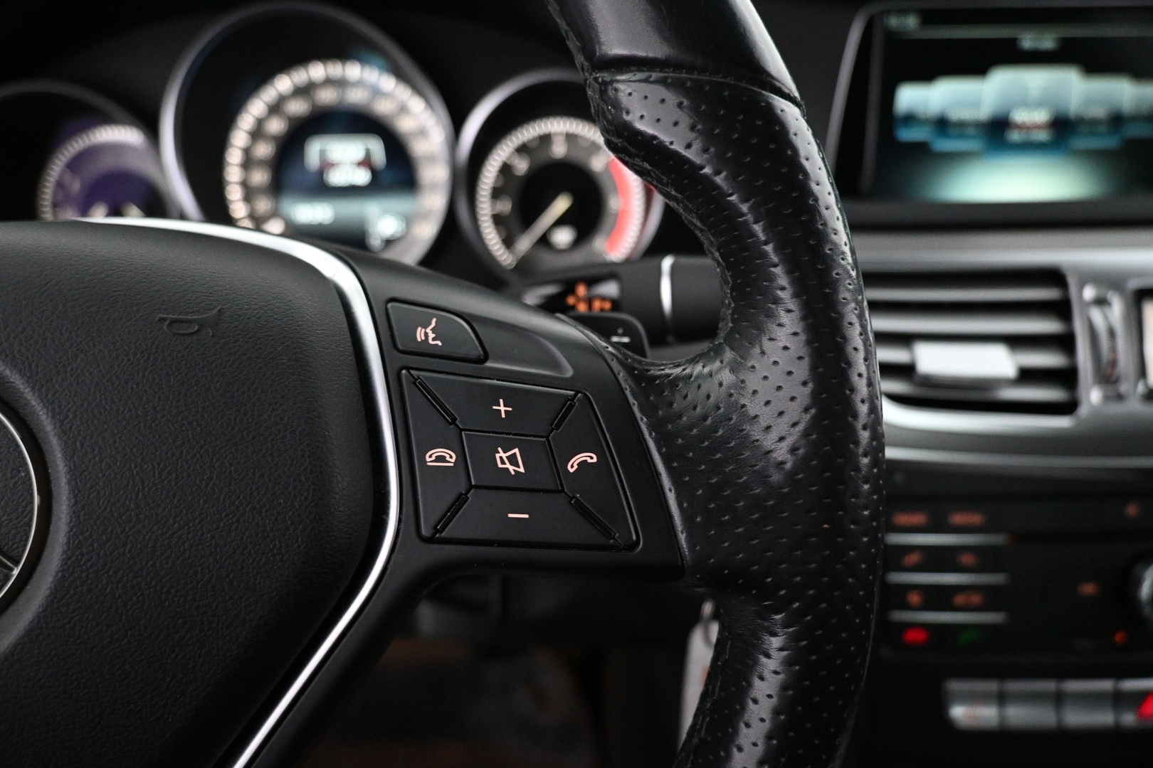 MERCEDES-BENZ E 2015