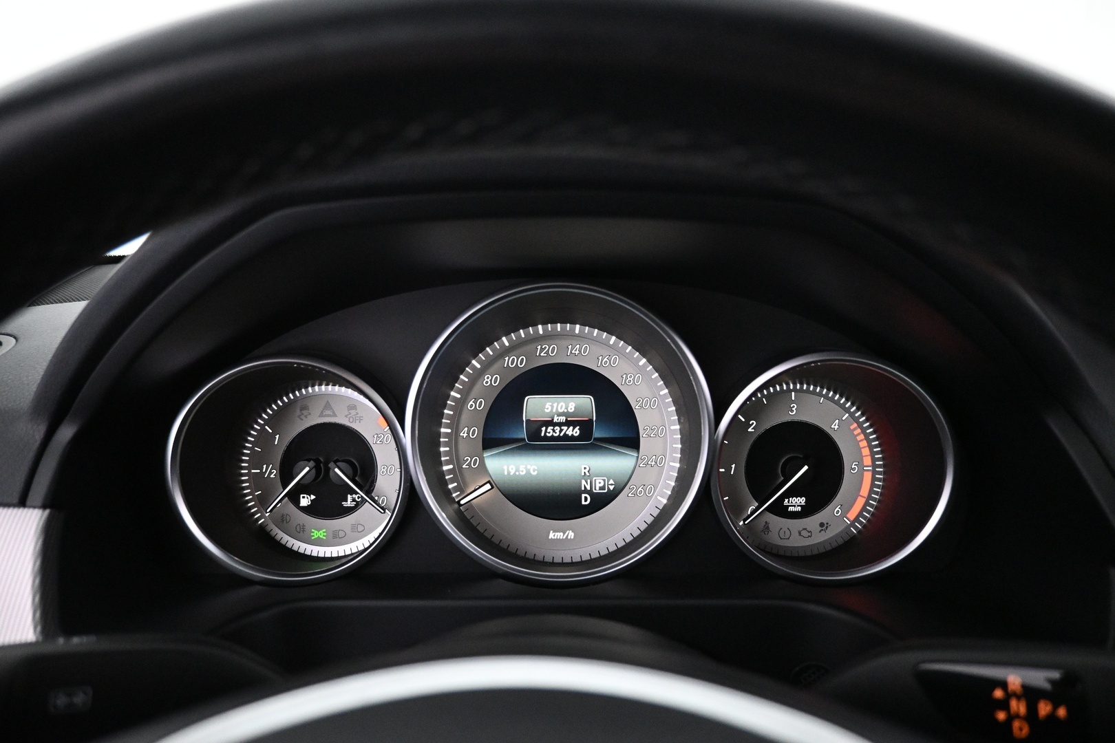 MERCEDES-BENZ E 2015