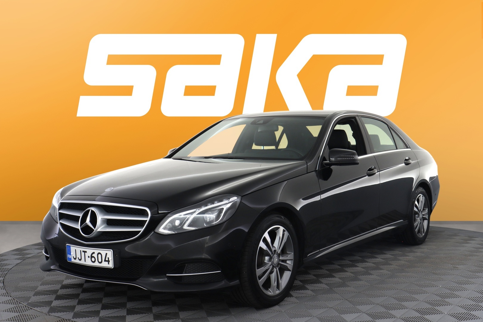 MERCEDES-BENZ E 2015