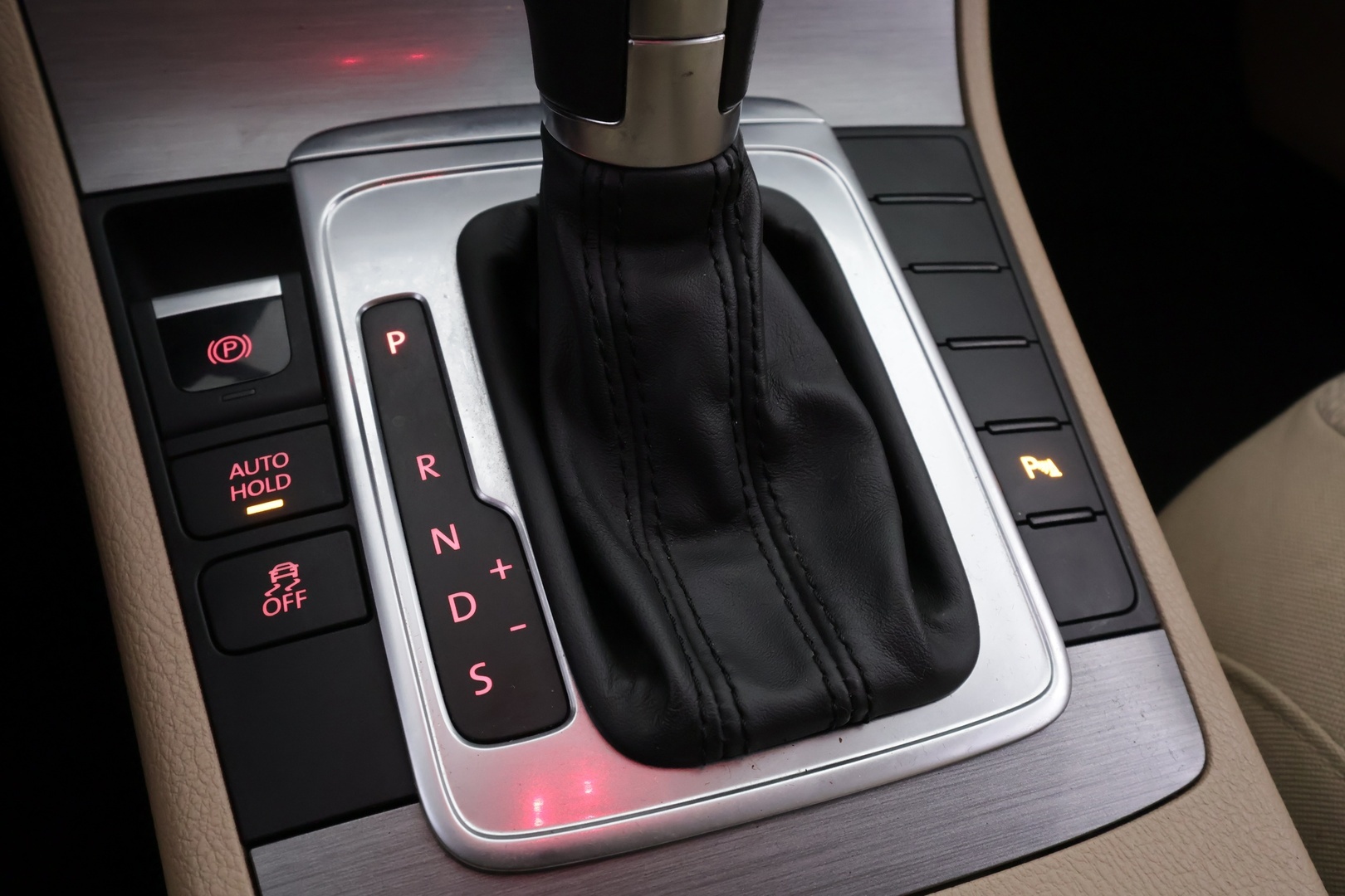 VOLKSWAGEN Passat 2014