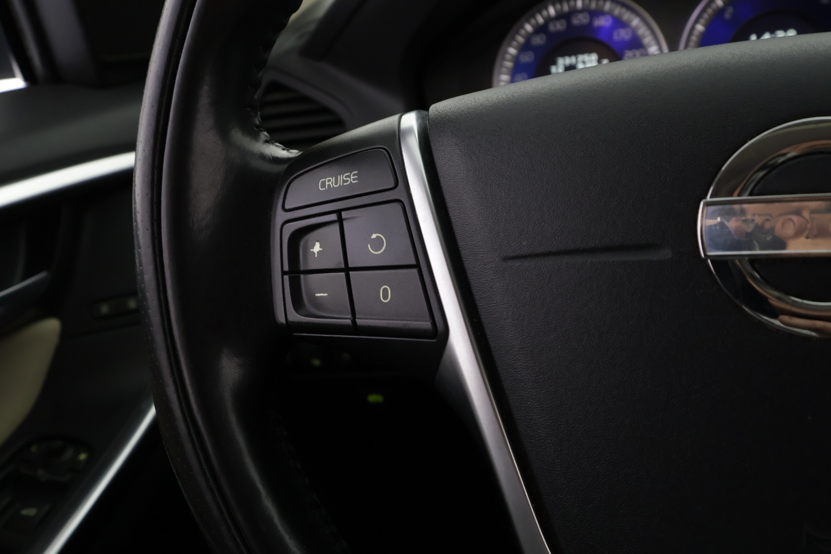 VOLVO XC60 2012