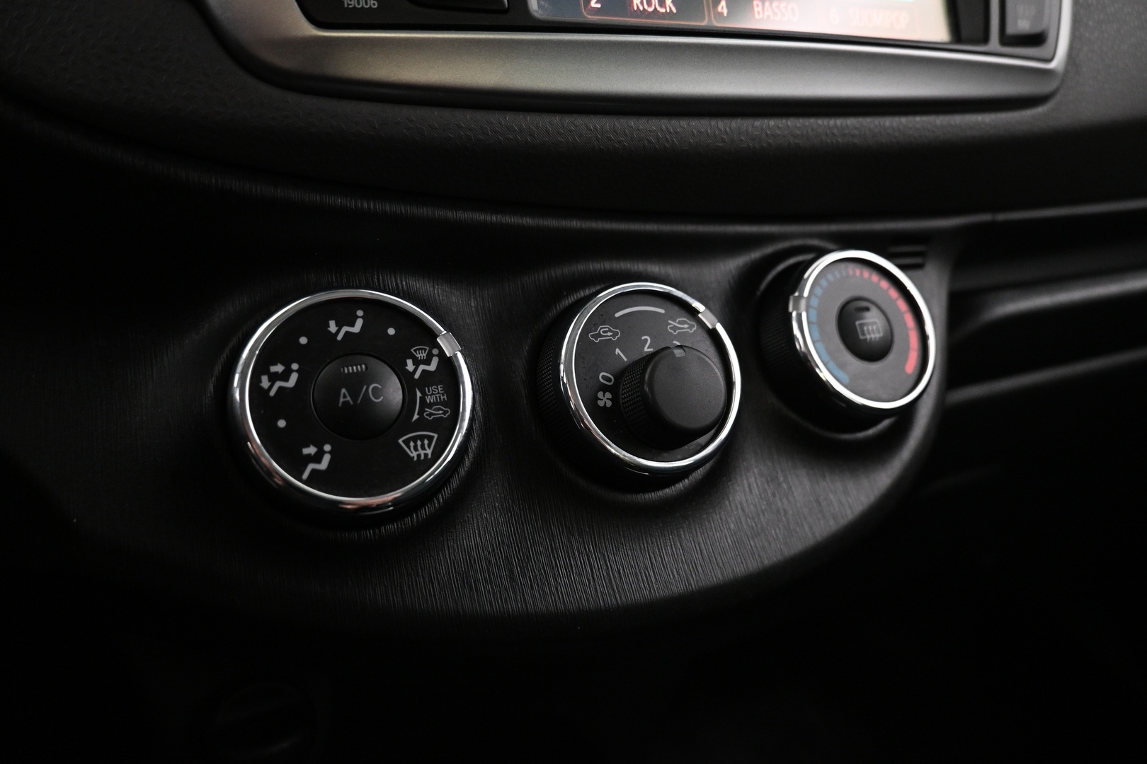 TOYOTA Yaris 2012