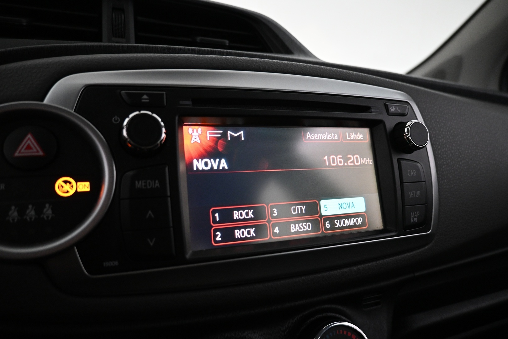 TOYOTA Yaris 2012