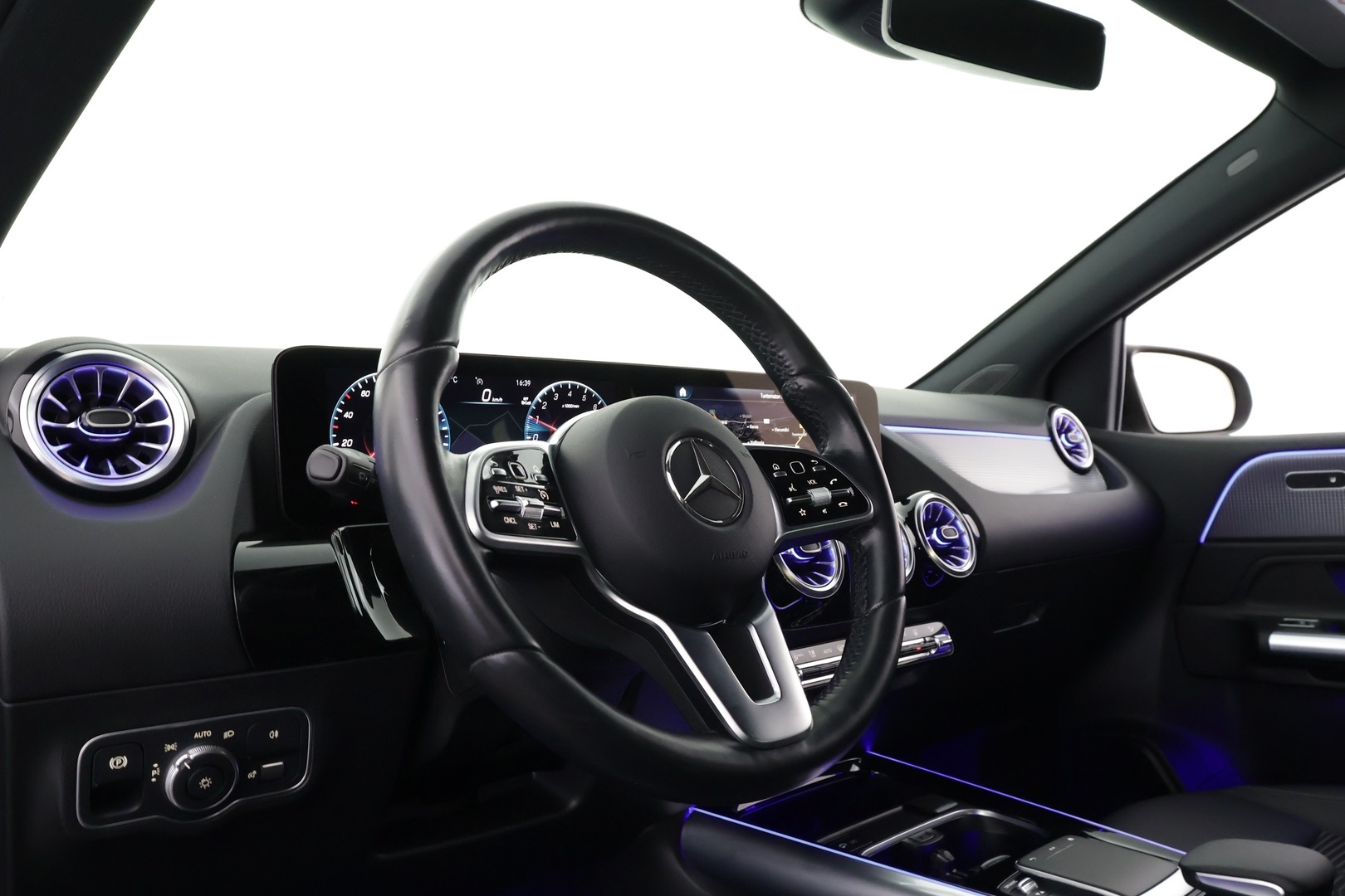 MERCEDES-BENZ B 2023