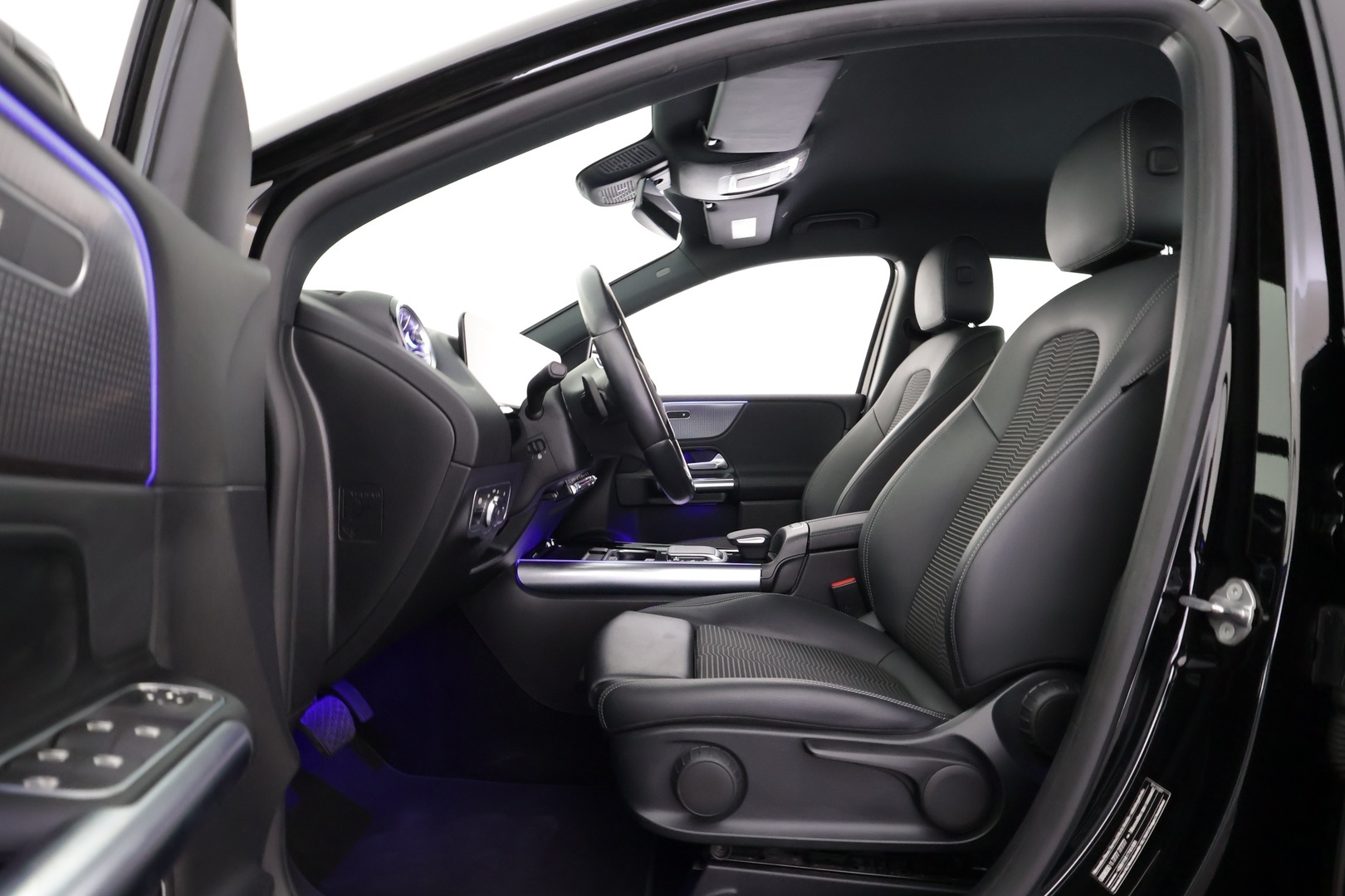 MERCEDES-BENZ B 2023