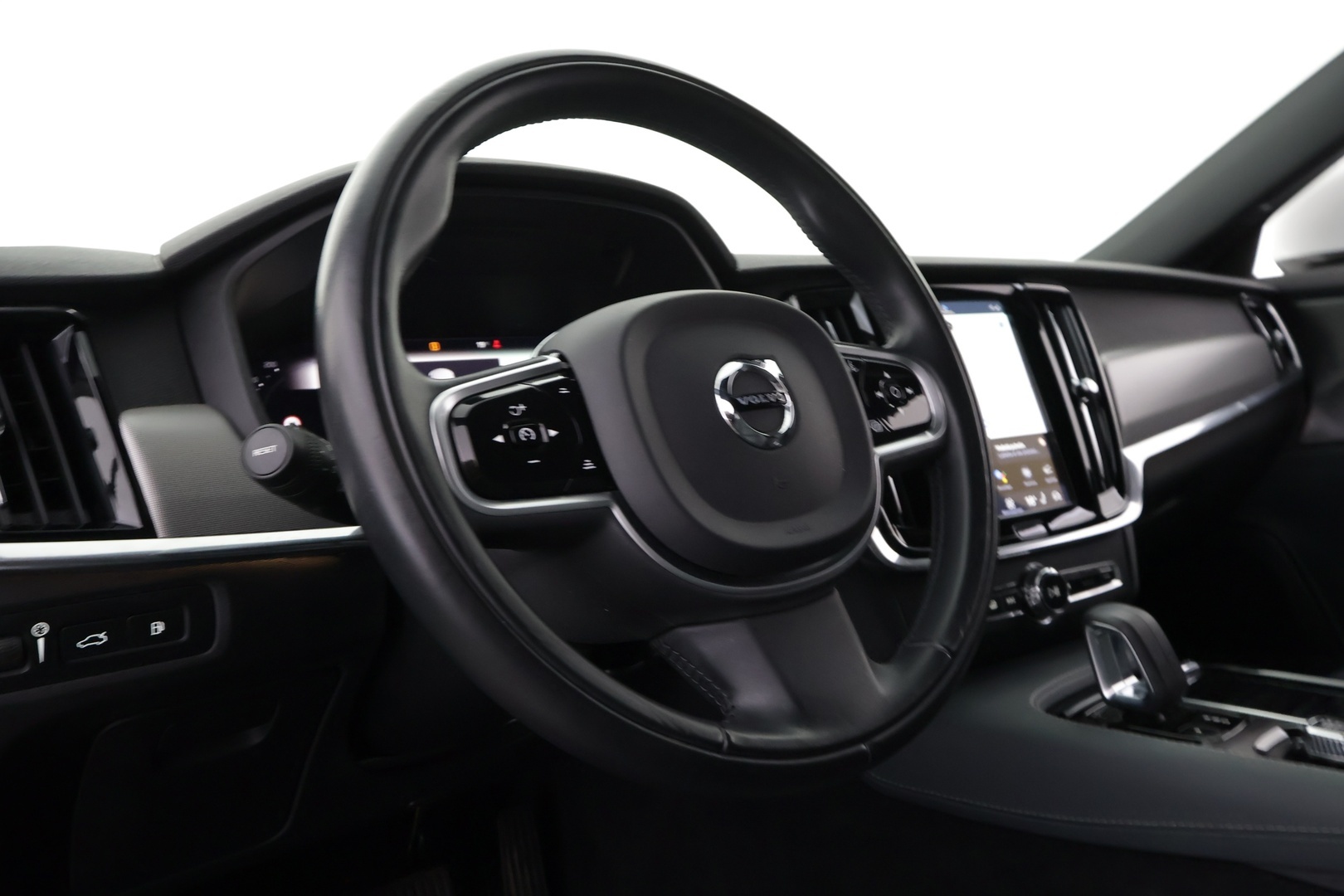 VOLVO V90 2022