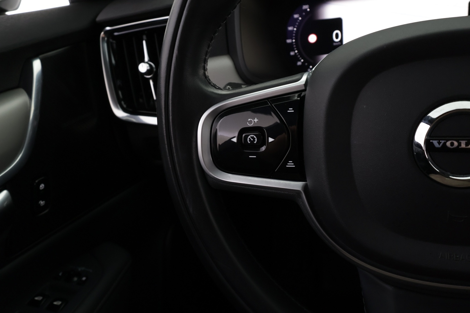 VOLVO V90 2022
