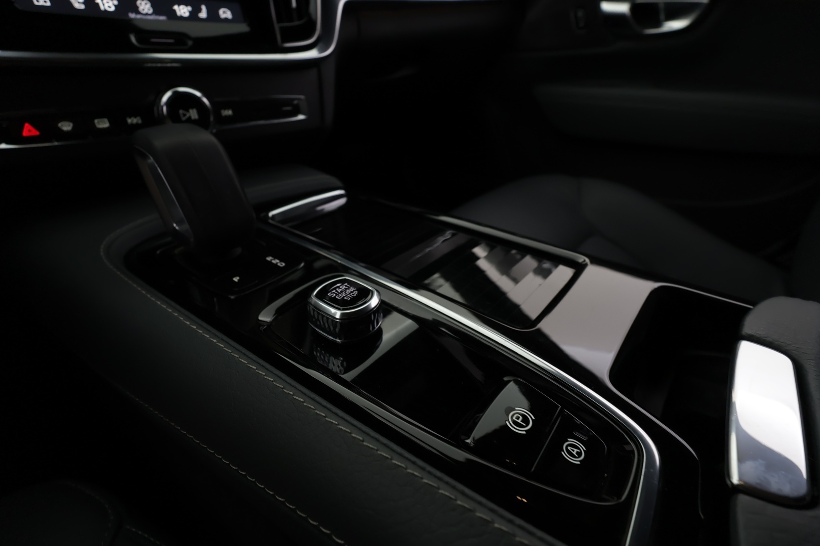VOLVO V90 2022