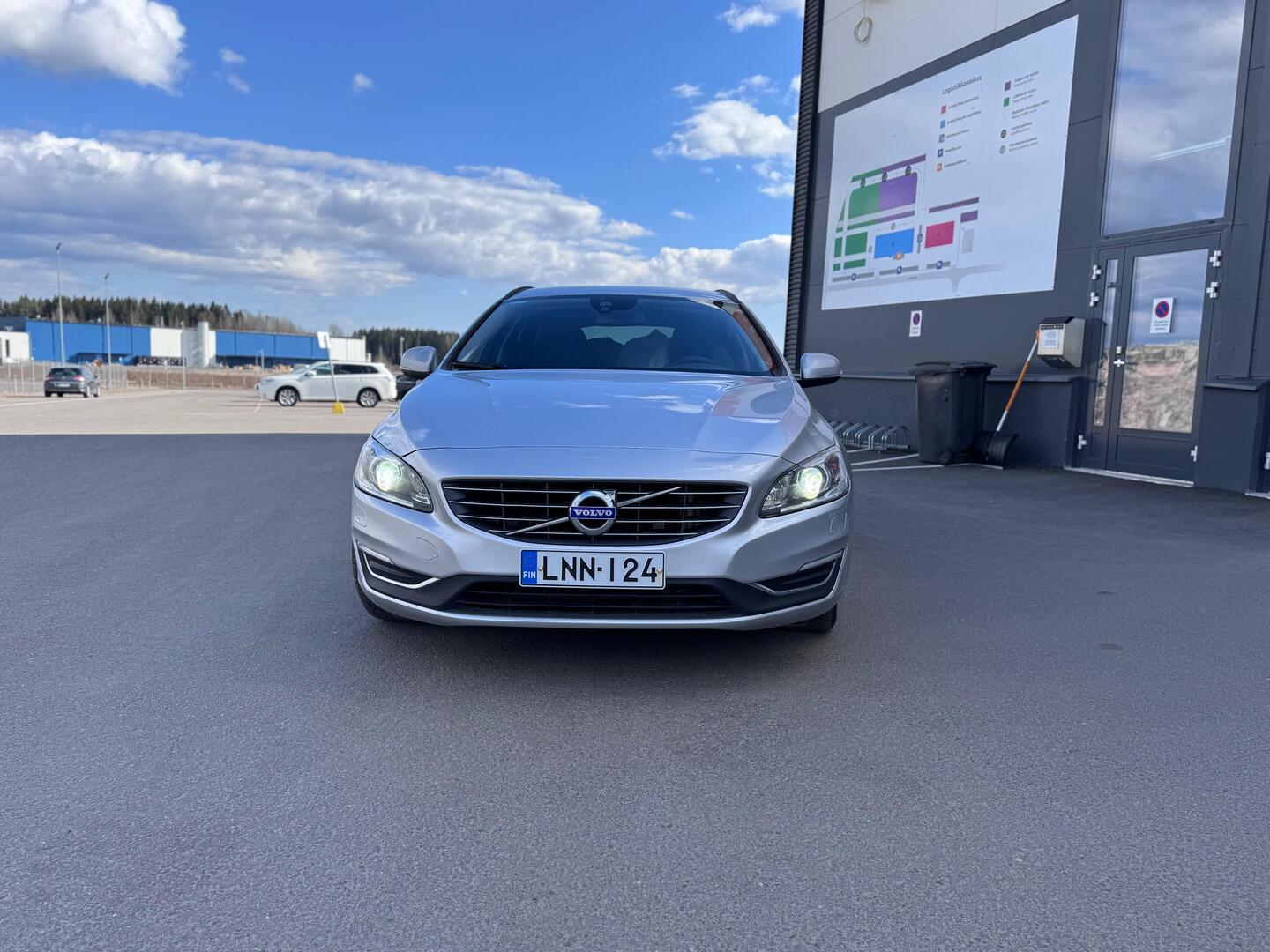 VOLVO V60 2016