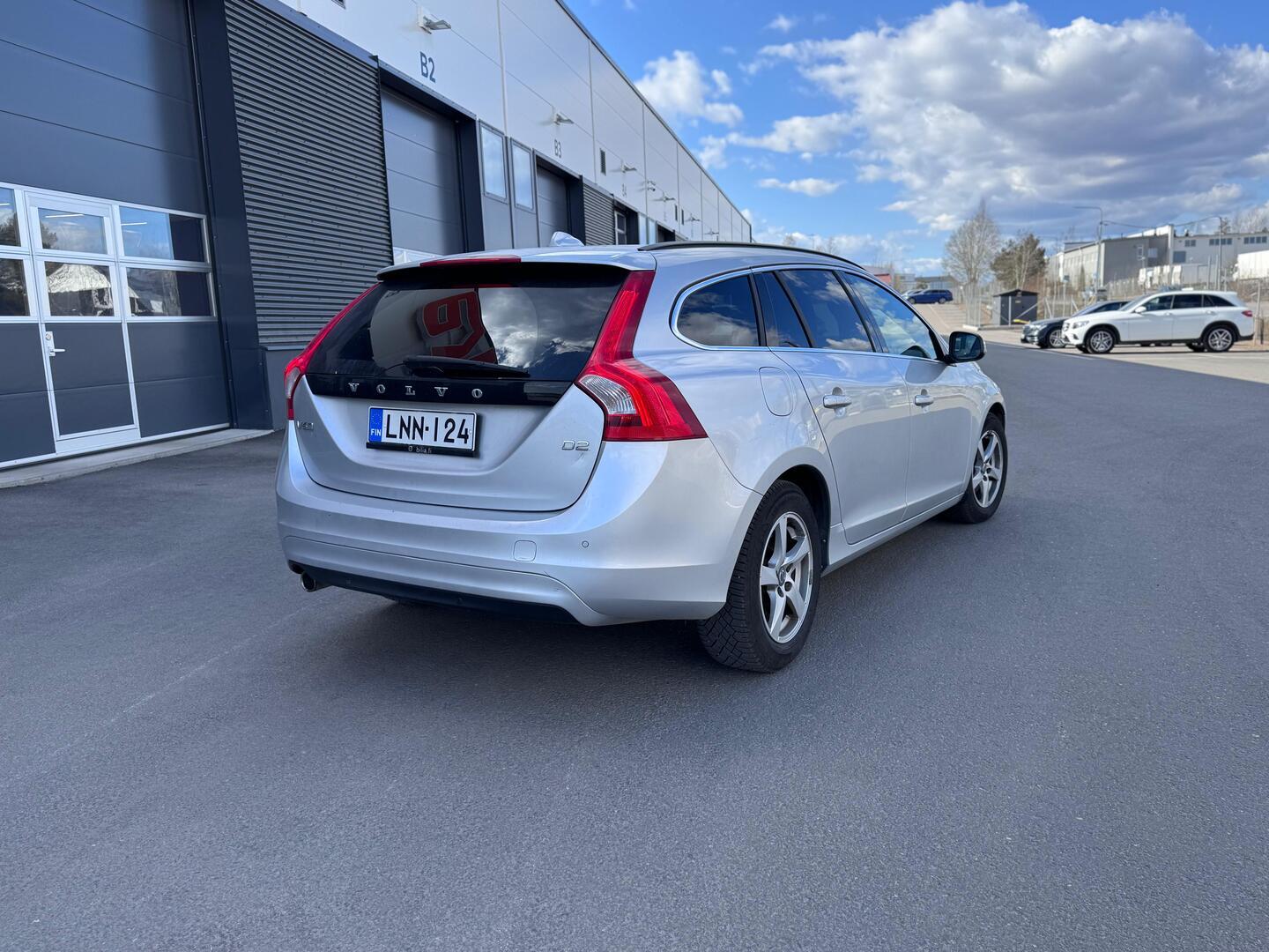 VOLVO V60 2016