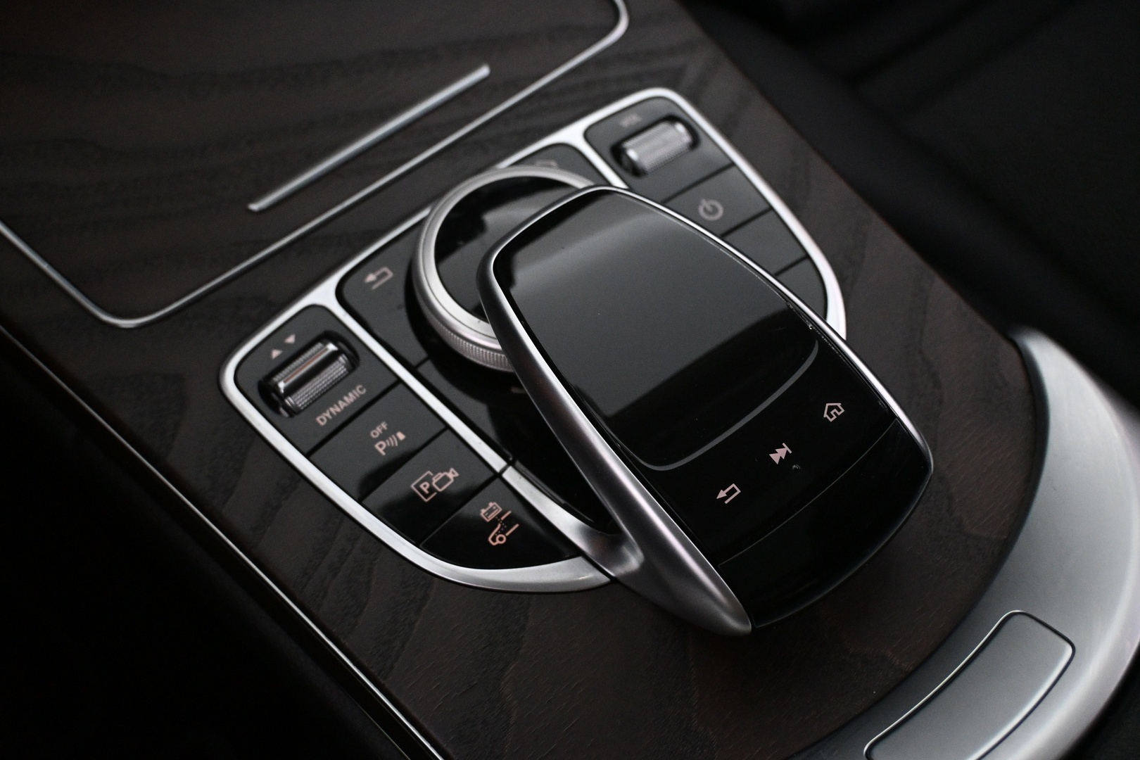 MERCEDES-BENZ C 2020