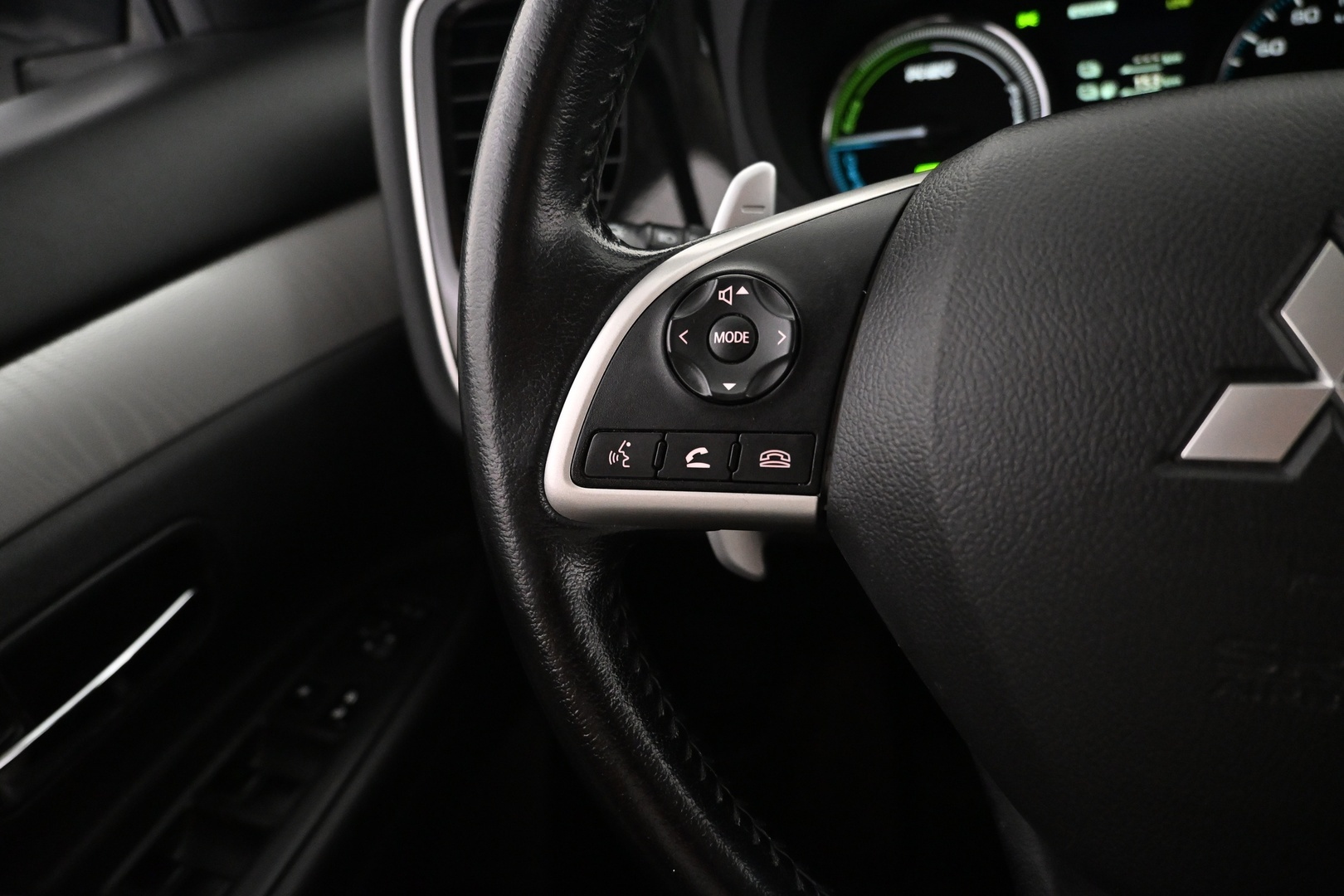 MITSUBISHI Outlander PHEV 2015