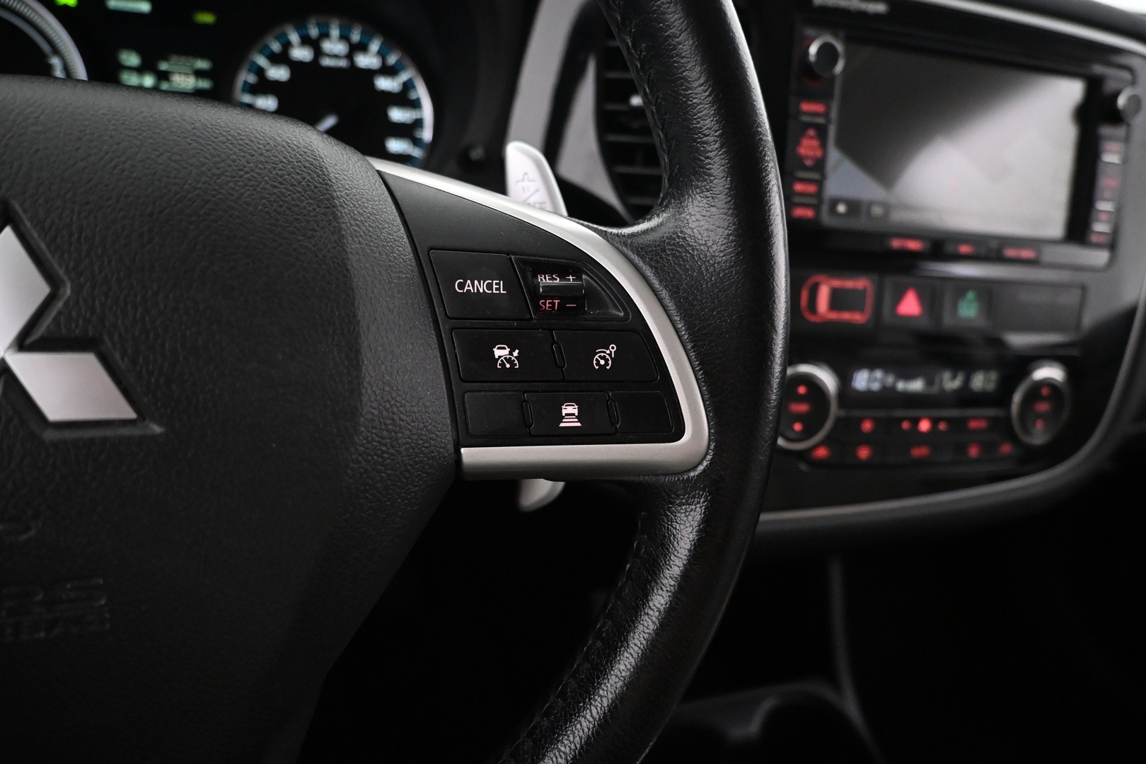 MITSUBISHI Outlander PHEV 2015