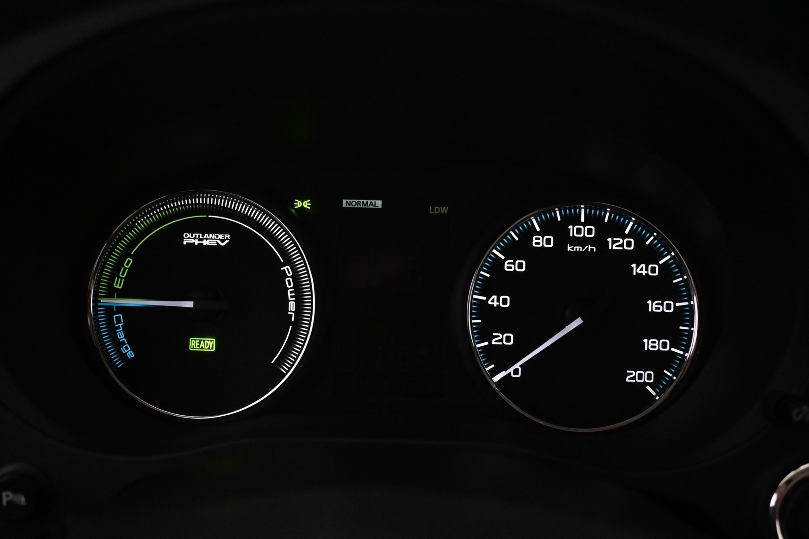 MITSUBISHI Outlander PHEV 2015