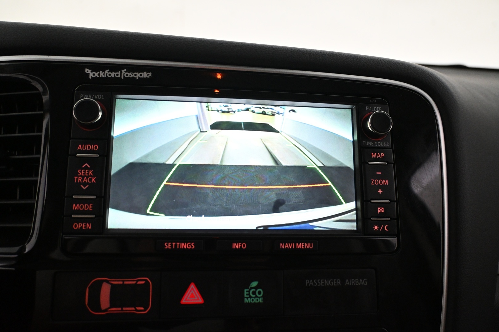 MITSUBISHI Outlander PHEV 2015