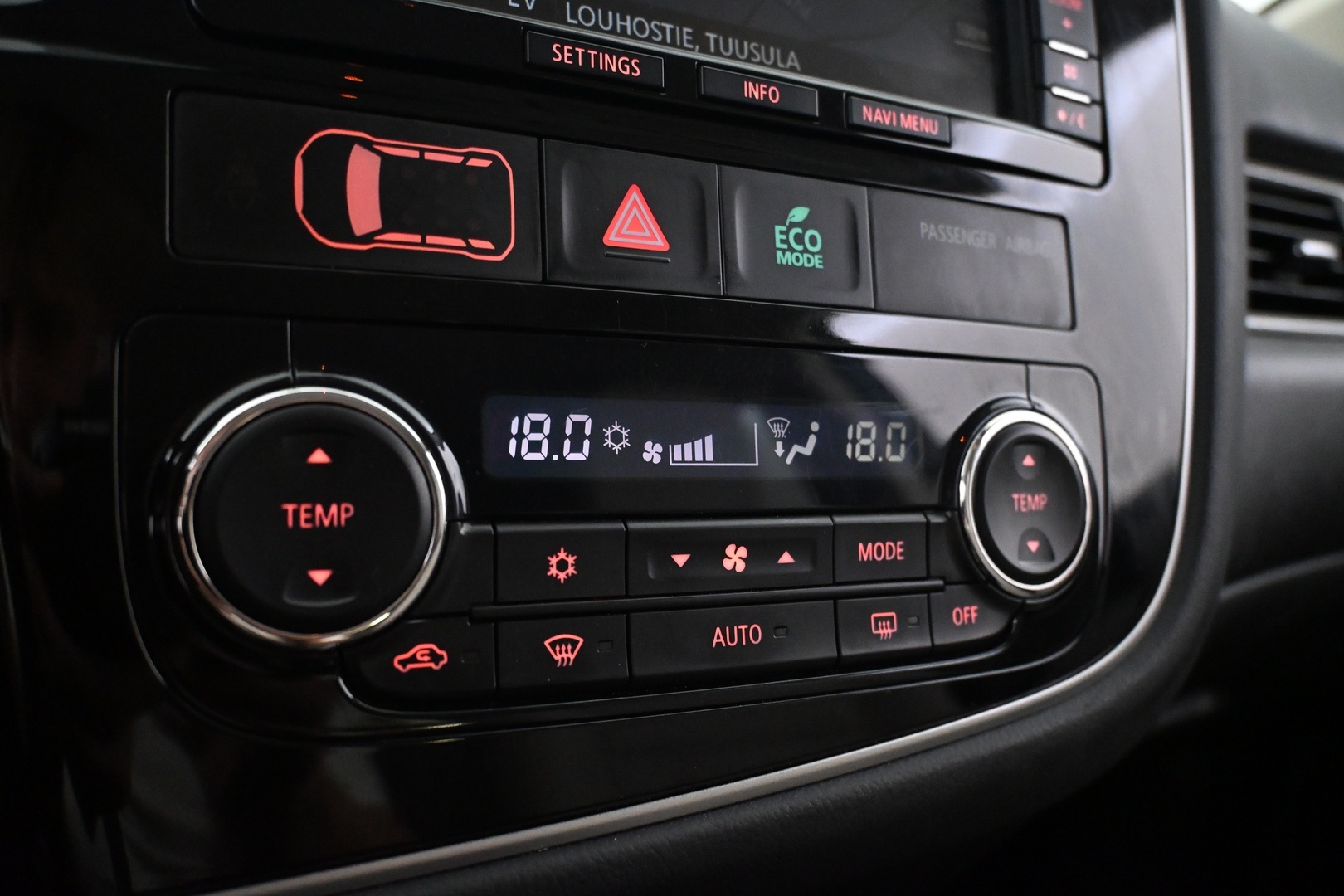 MITSUBISHI Outlander PHEV 2015