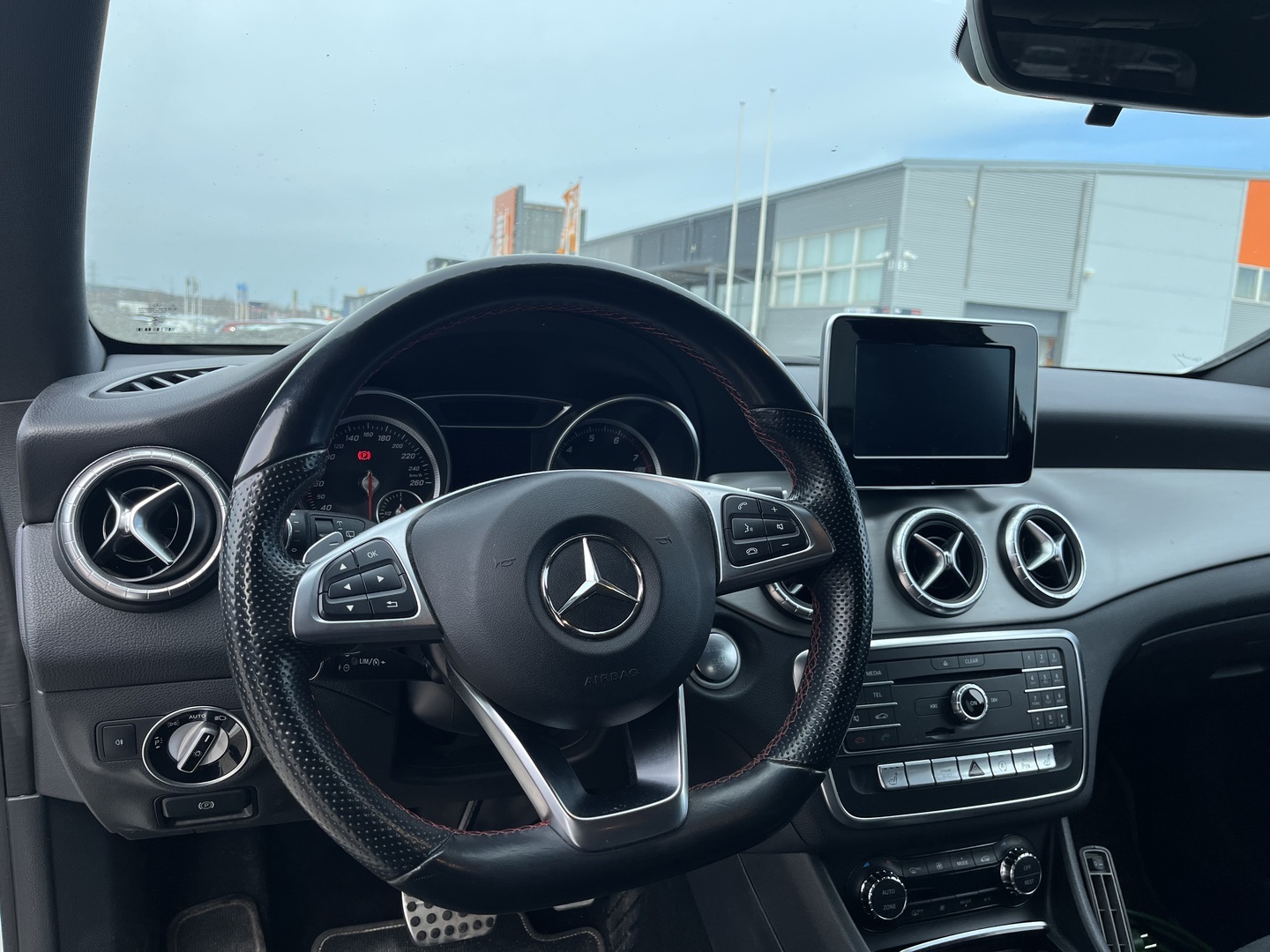 MERCEDES-BENZ CLA 2017