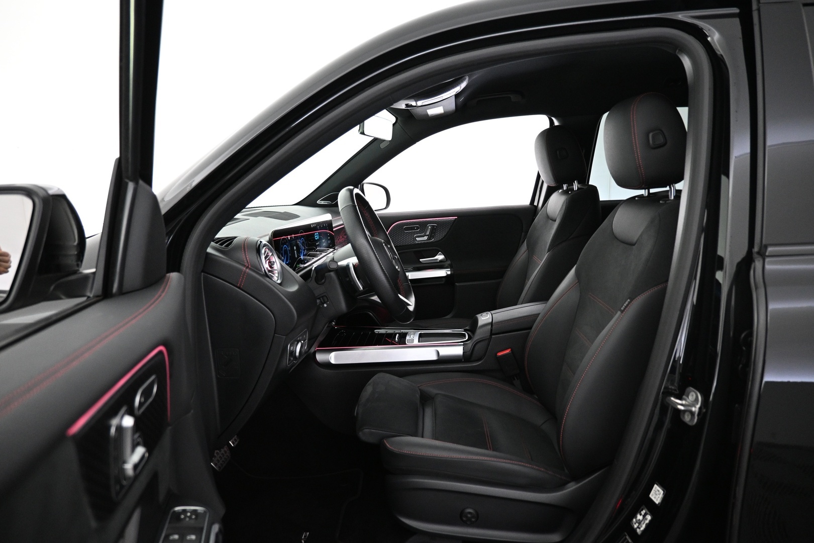 MERCEDES-BENZ EQB 2025