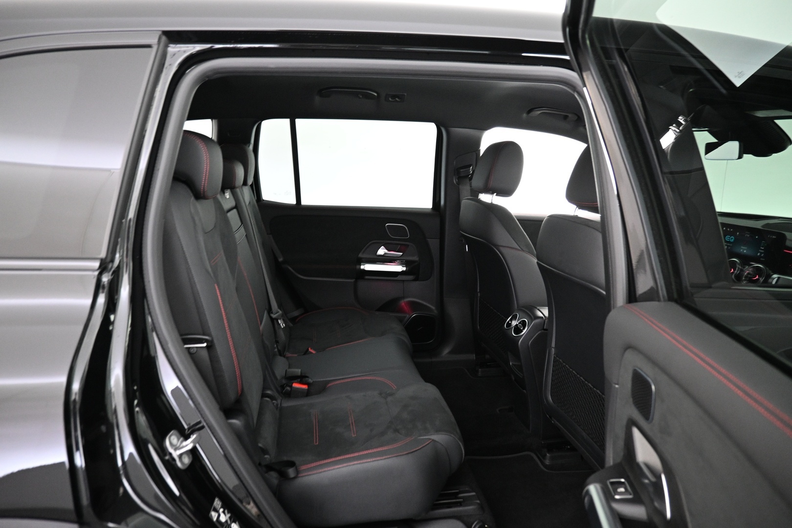 MERCEDES-BENZ EQB 2025