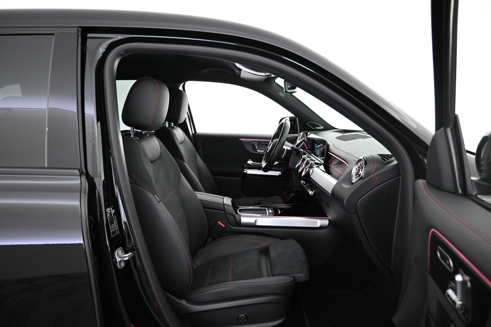 MERCEDES-BENZ EQB 2025
