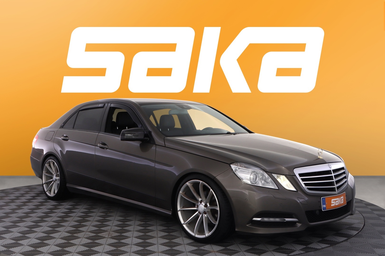 MERCEDES-BENZ E 2012