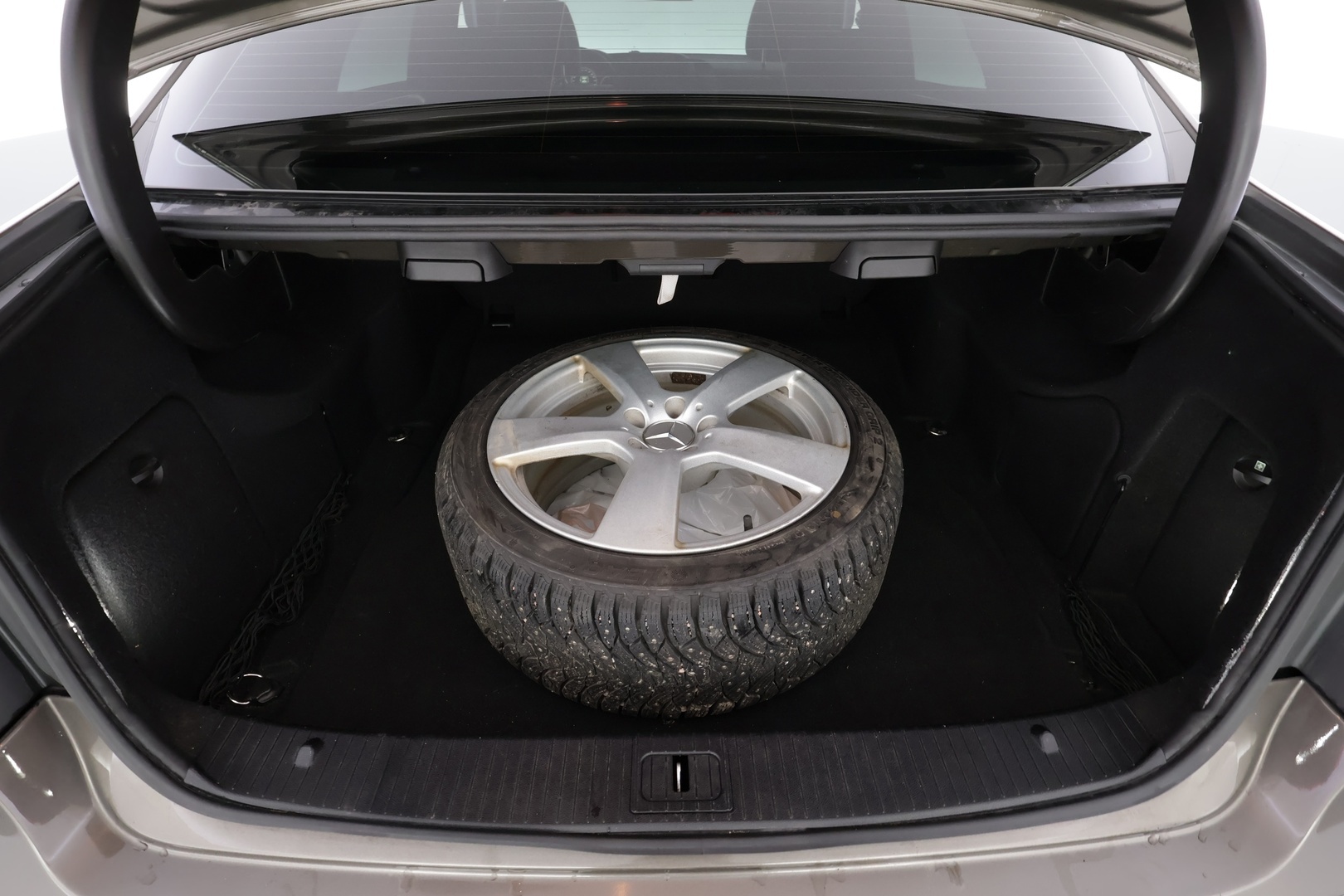 MERCEDES-BENZ E 2012