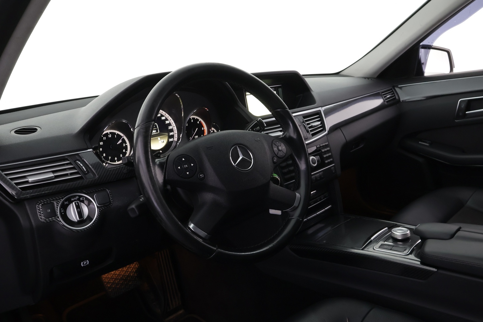 MERCEDES-BENZ E 2012