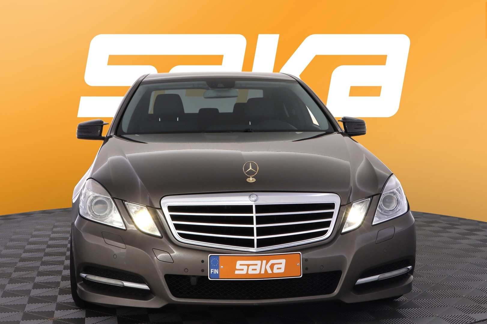 MERCEDES-BENZ E 2012