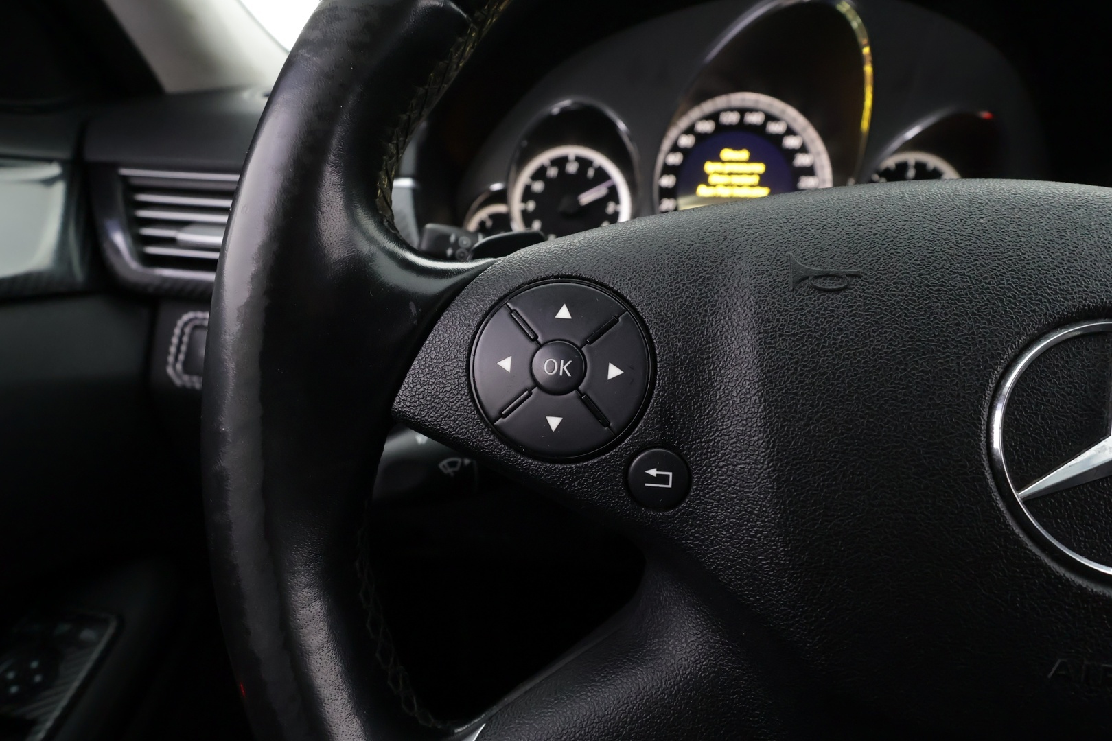 MERCEDES-BENZ E 2012
