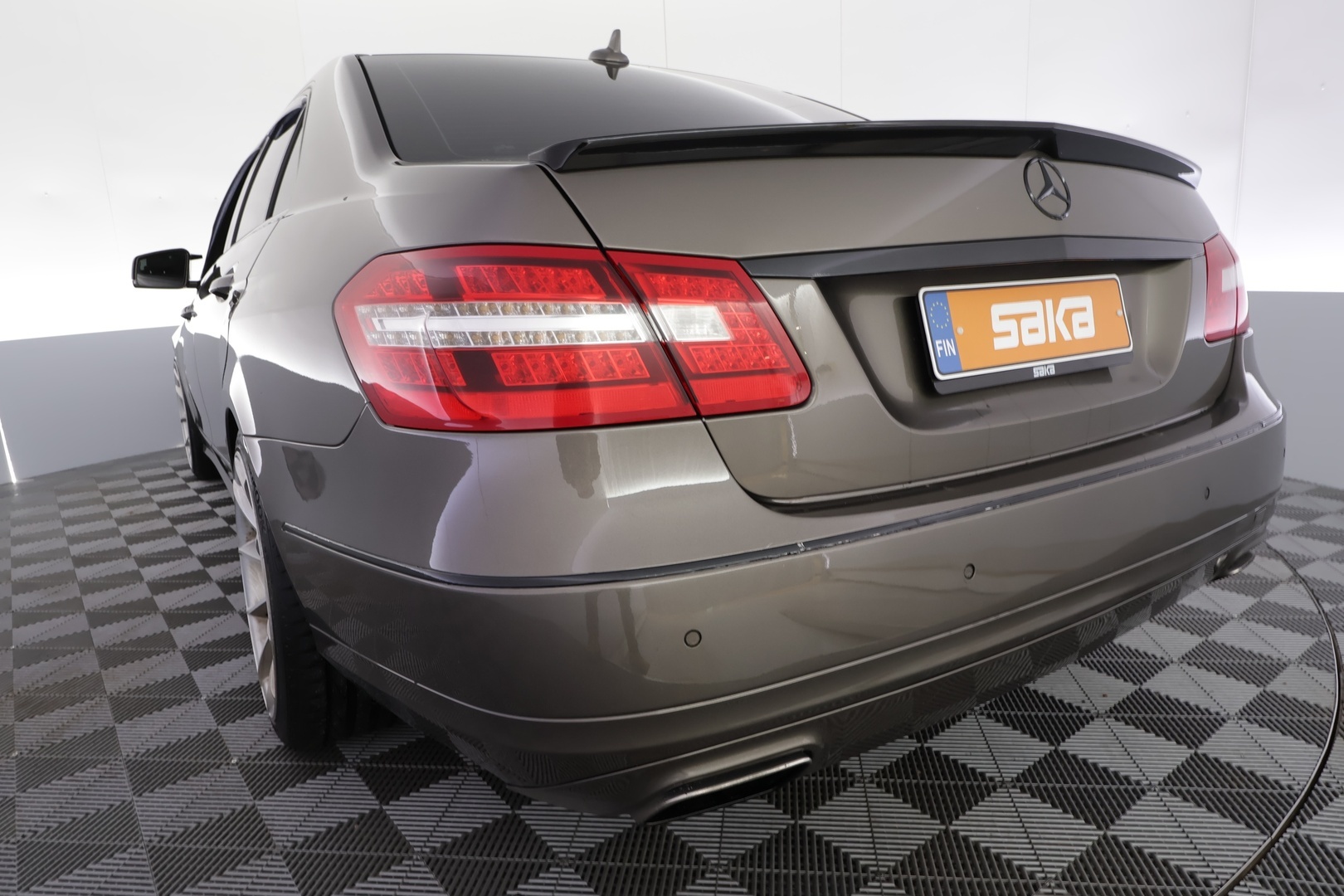MERCEDES-BENZ E 2012