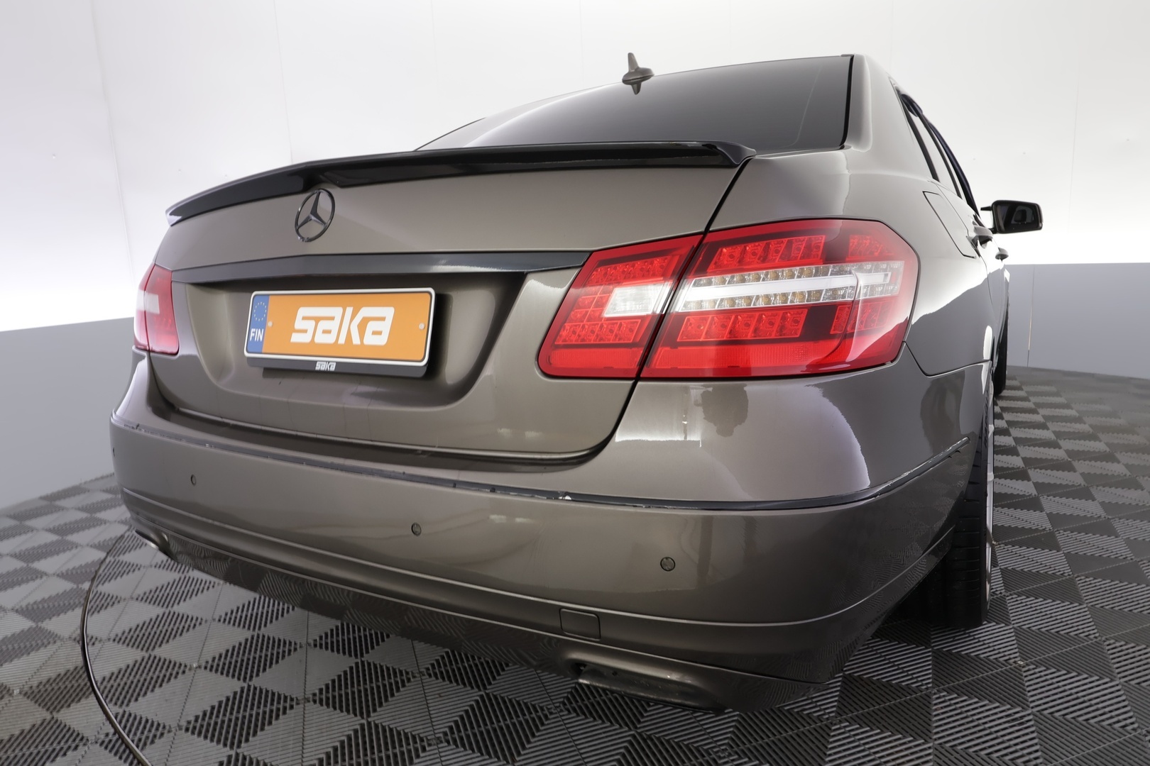MERCEDES-BENZ E 2012
