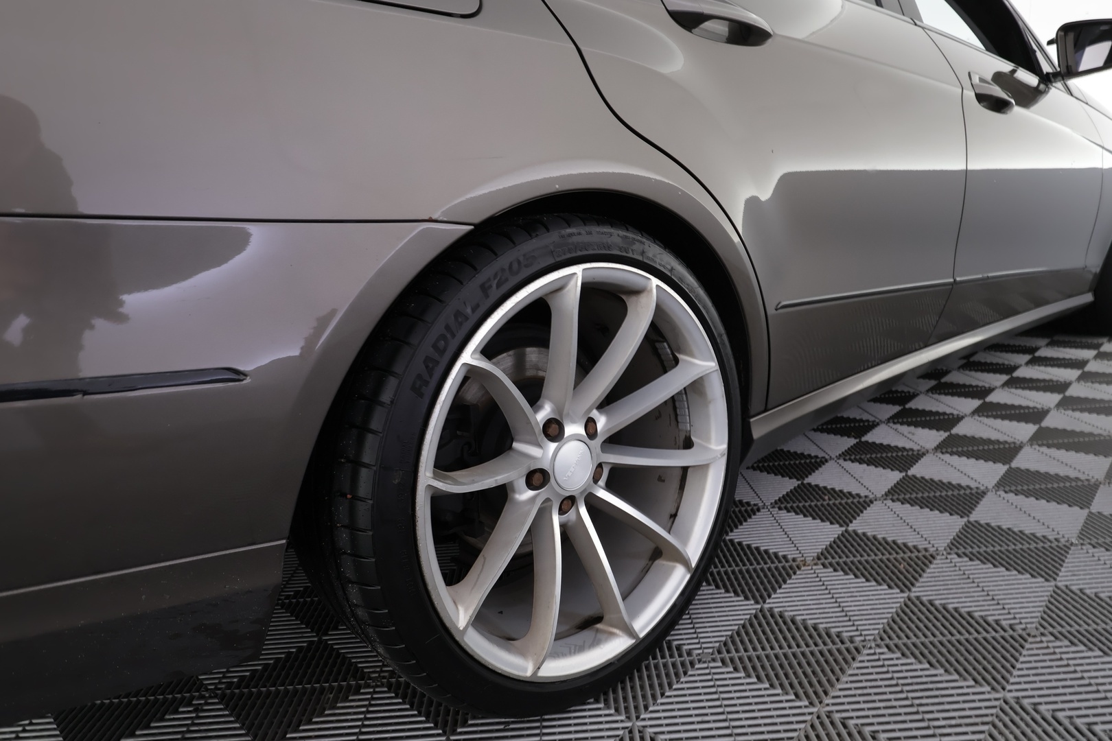 MERCEDES-BENZ E 2012