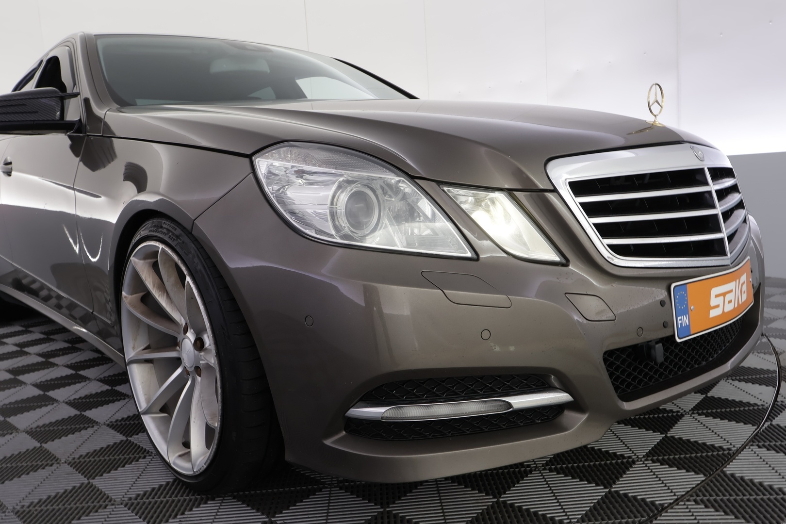 MERCEDES-BENZ E 2012