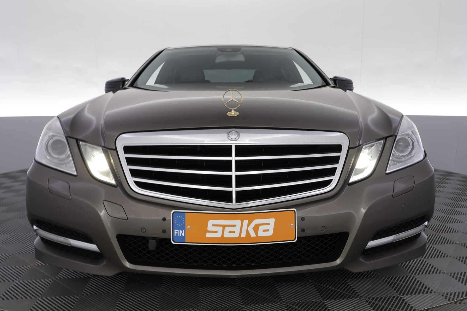 MERCEDES-BENZ E 2012