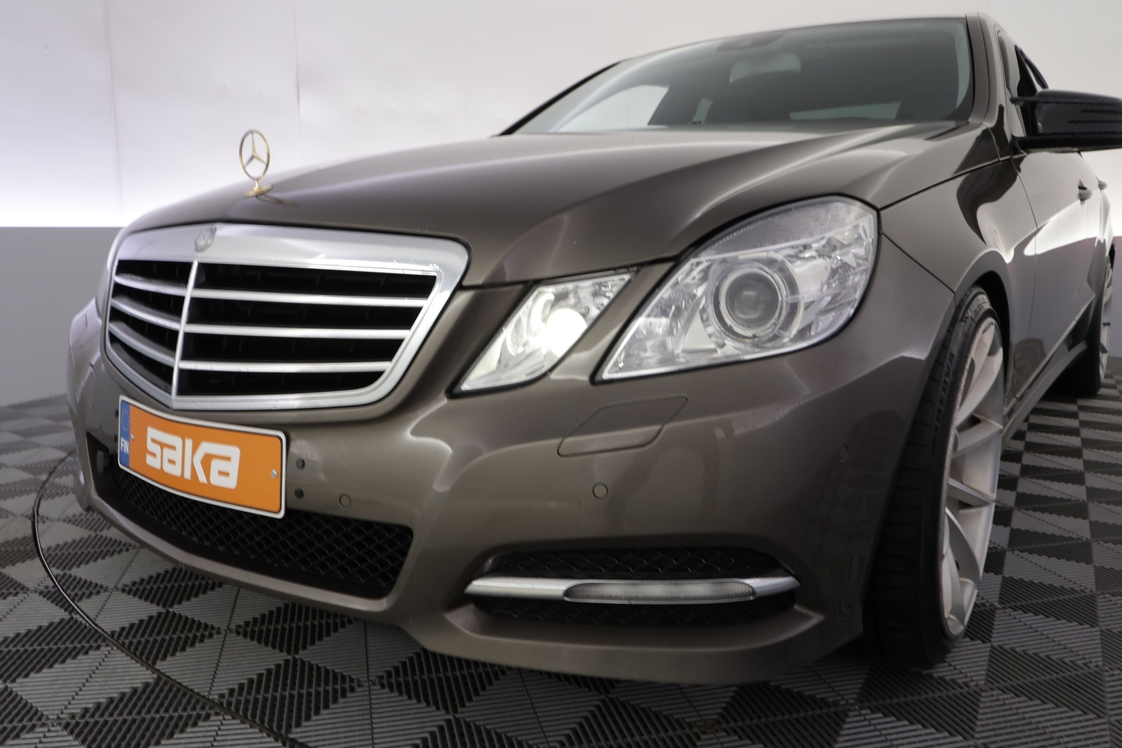MERCEDES-BENZ E 2012