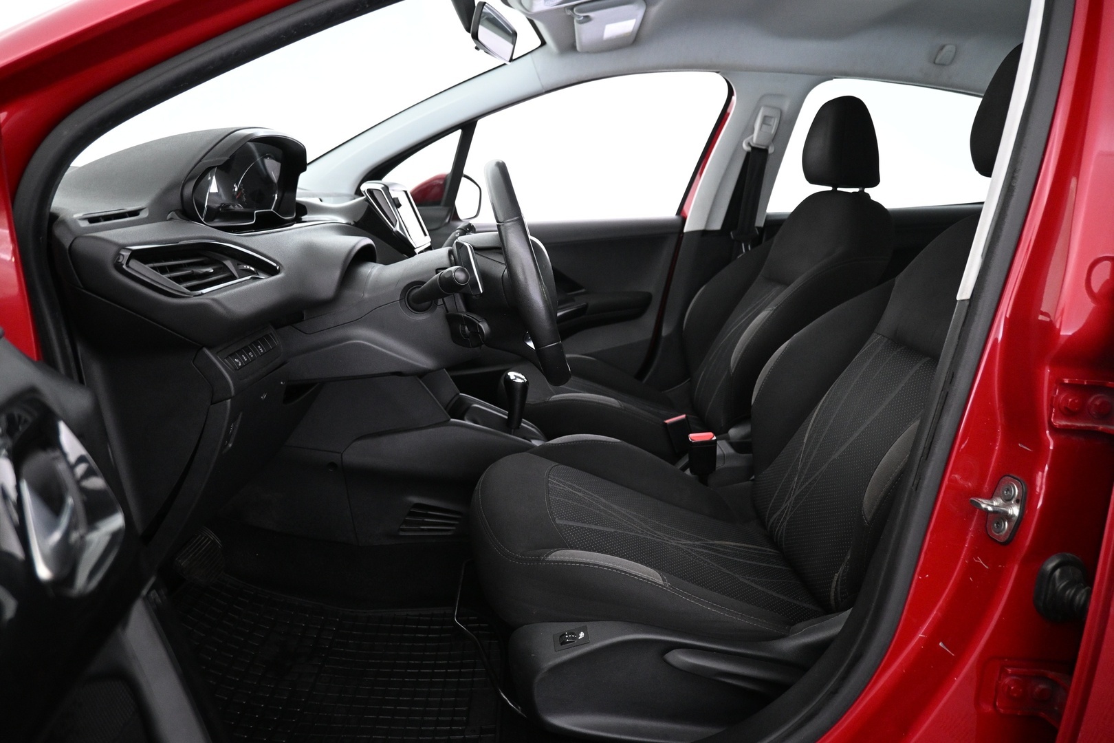 PEUGEOT 208 2015