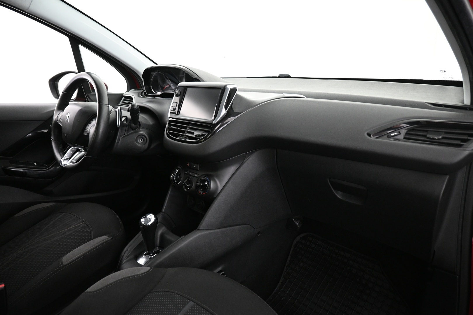 PEUGEOT 208 2015